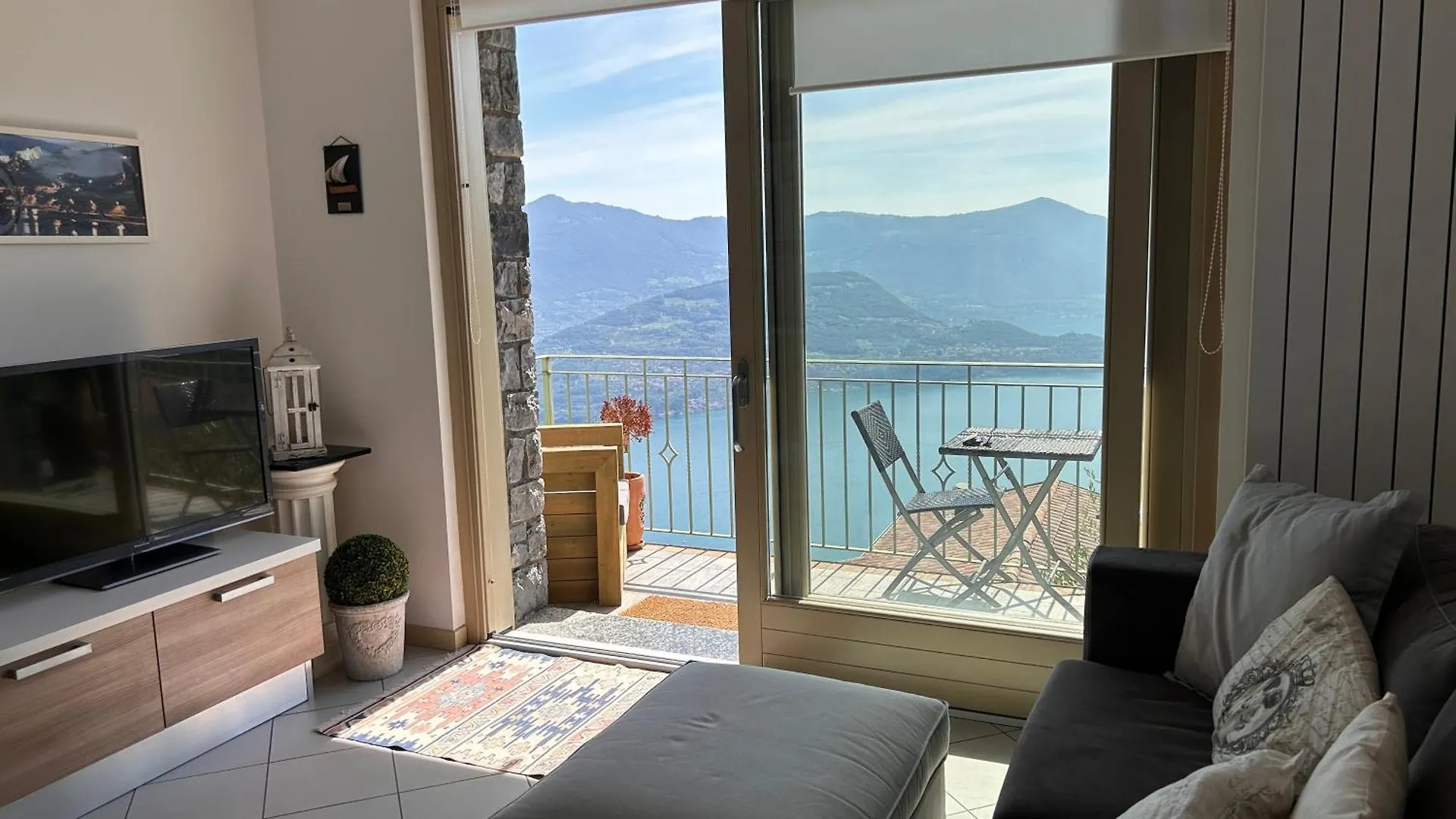 La Terrazza, Iseo Lake Parzanica Apartment